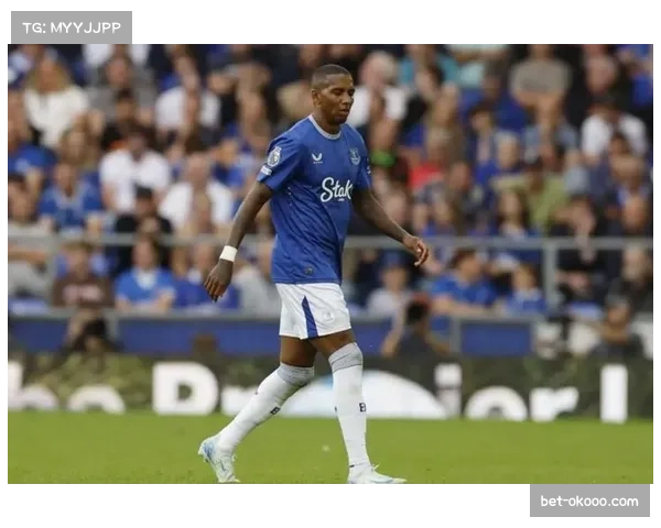 埃弗顿五后卫深度落位限制切尔西边路渗透,戴奇战术纪律性阻断蓝军进攻宽度 埃弗顿五后卫深度落位限制切尔西边路渗透,戴奇战术纪律性阻断蓝军进攻宽度